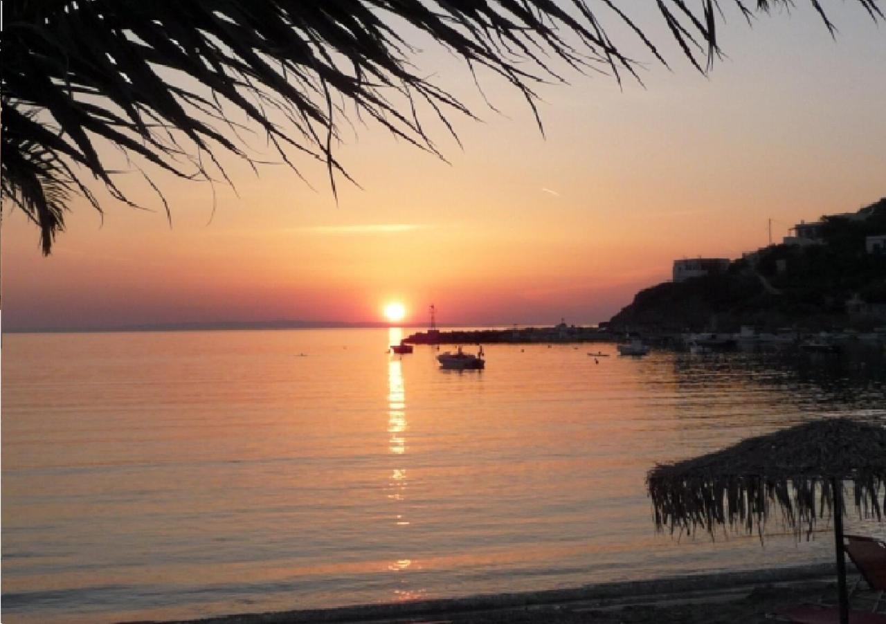 Aphrodite Hotel Syros Kini Екстериор снимка